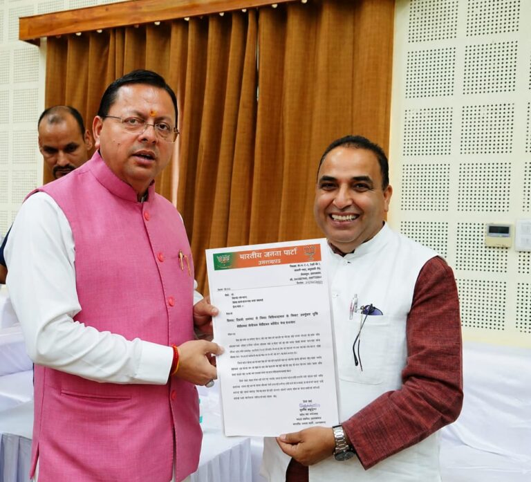 मुख्यमंत्री से मिले भाजपा नेता सुशील बहुगुणा, टिहरी में मेडिकल कॉलेज की स्थापना को लेकर सौंपा ज्ञापन