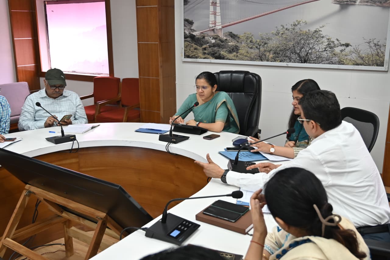 20 जुलाई तक पूर्ण करें टीबी स्क्रीनिंग अभियान: डीएम नितिका खण्डेलवाल