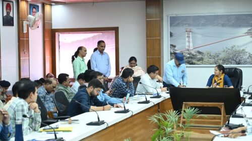 जनता मिलन कार्यक्रम: डीएम नीतिका खण्डेलवाल ने सुनीं 82 शिकायतें, अधिकारियों को समयबद्ध निस्तारण के दिए निर्देश