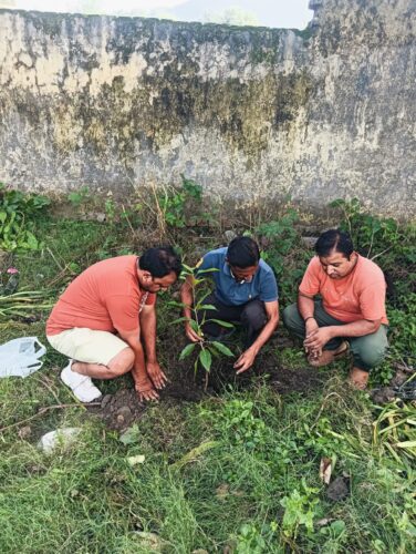 मुनि की रेती में सामाजिक कार्यकर्ताओं ने दिया पर्यावरण संरक्षण का संदेश
