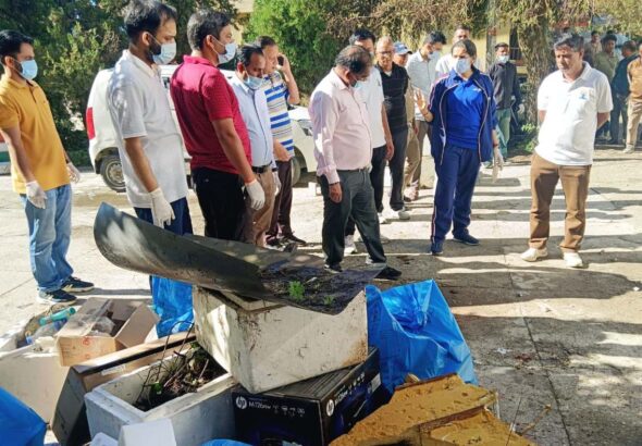 स्वतंत्रता दिवस से पहले टिहरी में डीएम ने चलाया वृहद स्वच्छता अभियान, स्वयं श्रमदान कर दिया स्वच्छता का संदेश