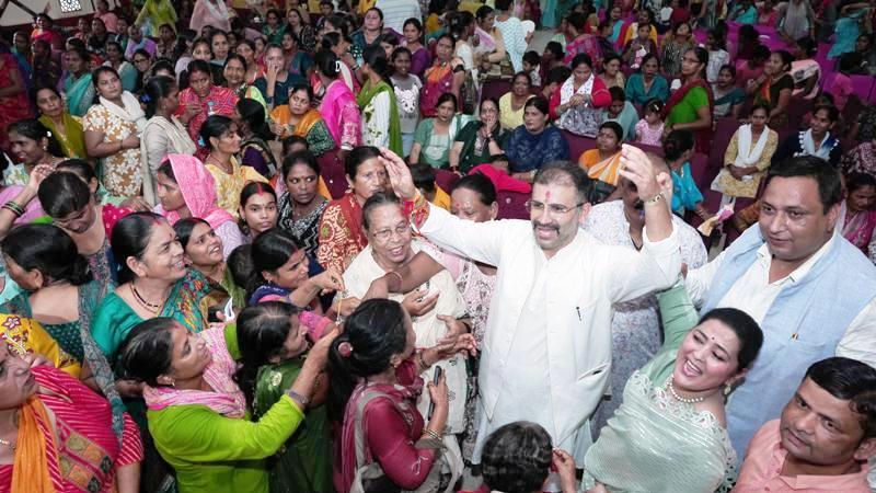 कैन्ट विधानसभा में गूंजा रक्षाबंधन का उल्लास, मातृशक्ति ने बांधा रक्षा सूत्र