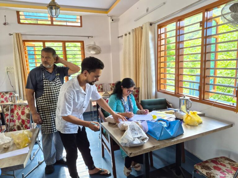 रक्षाबंधन-जन्माष्टमी से पहले खाद्य प्रतिष्ठानों पर सख्ती, 14 नमूने जांच के लिए भेजे