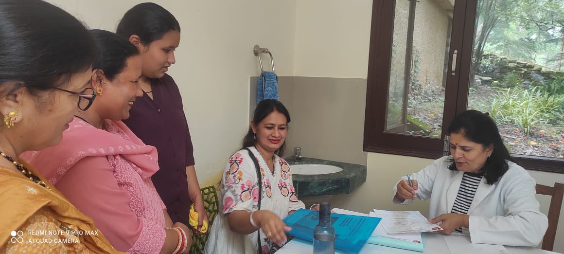 अल्मोड़ा में निःशुल्क स्वास्थ्य, योग एवं ध्यान शिविर आयोजित, 36 मरीजों का हुआ स्वास्थ्य परीक्षण