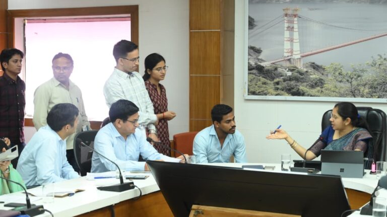 जनता मिलन में 42 शिकायतें एवं मांग पत्र प्राप्त, डीएम ने दिए प्राथमिकता से निस्तारण के निर्देश