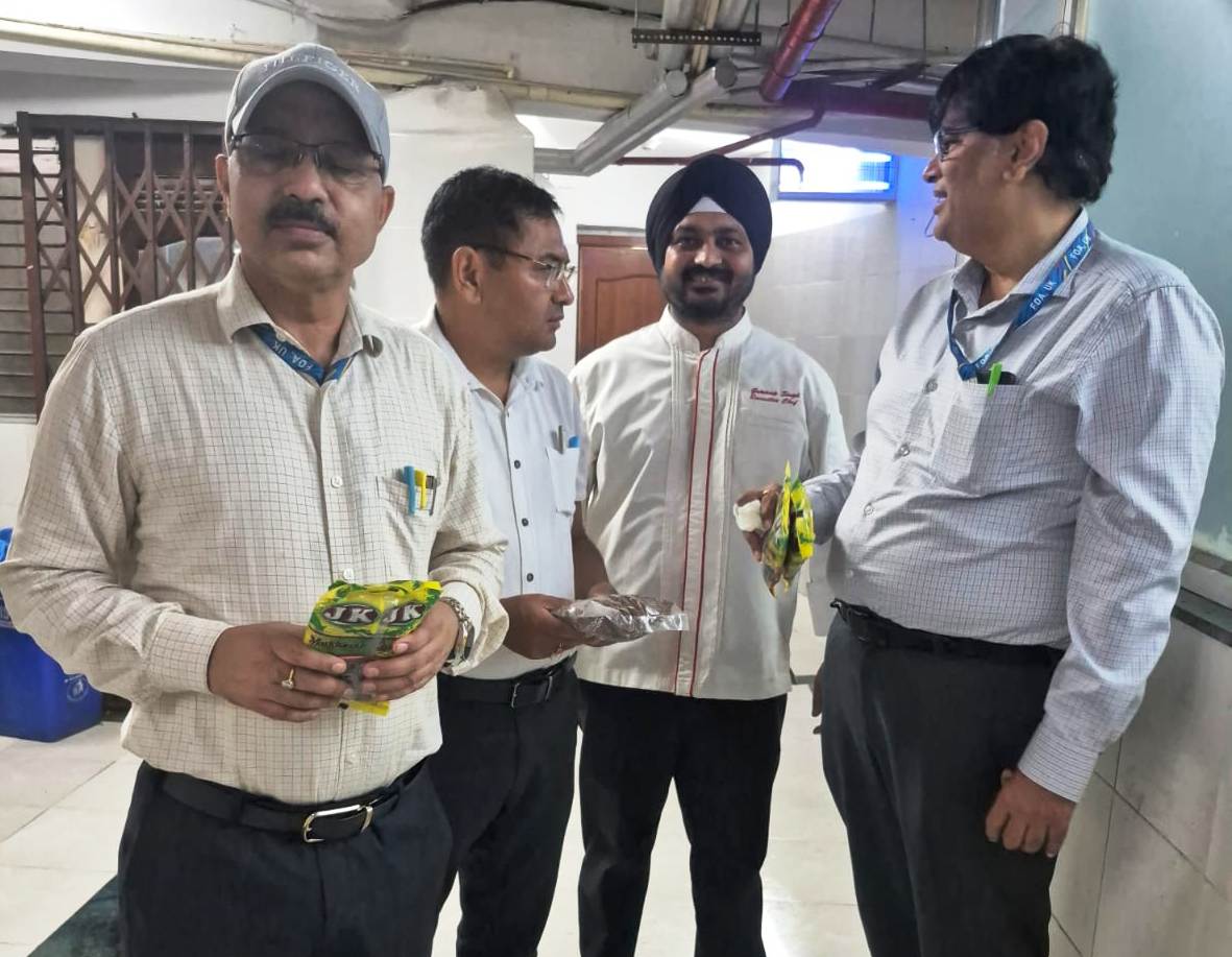 सीएम धामी के निर्देश पर खाद्य विभाग का बड़ा एक्शन: दूध-पनीर से लेकर होटलों के किचन तक छापेमारी, तीन रेस्टोरेंट बंद