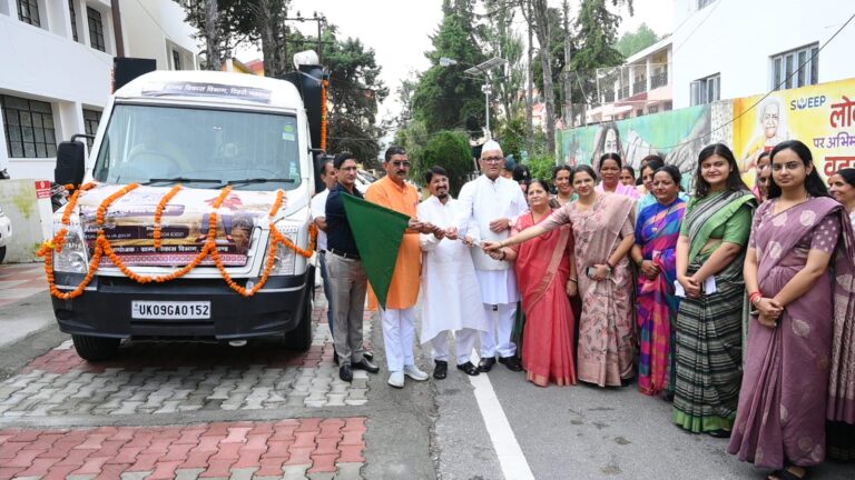टिहरी में मुख्यमंत्री उद्यमशाला योजना के तहत चौपाल-2026 का शुभारंभ, उद्यम आईईसी वाहन को दिखाई हरी झंडी