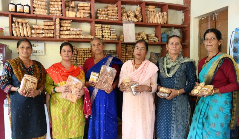 ग्रामोत्थान परियोजना ने बदली भैंसकोटी की महिलाओं की जिंदगी, बेकरी उद्यम से बनीं आत्मनिर्भर