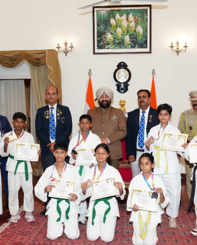 नेपाल इंटरनेशनल कराटे चैंपियनशिप में टिहरी के खिलाड़ियों का शानदार प्रदर्शन, राजभवन में हुआ सम्मान