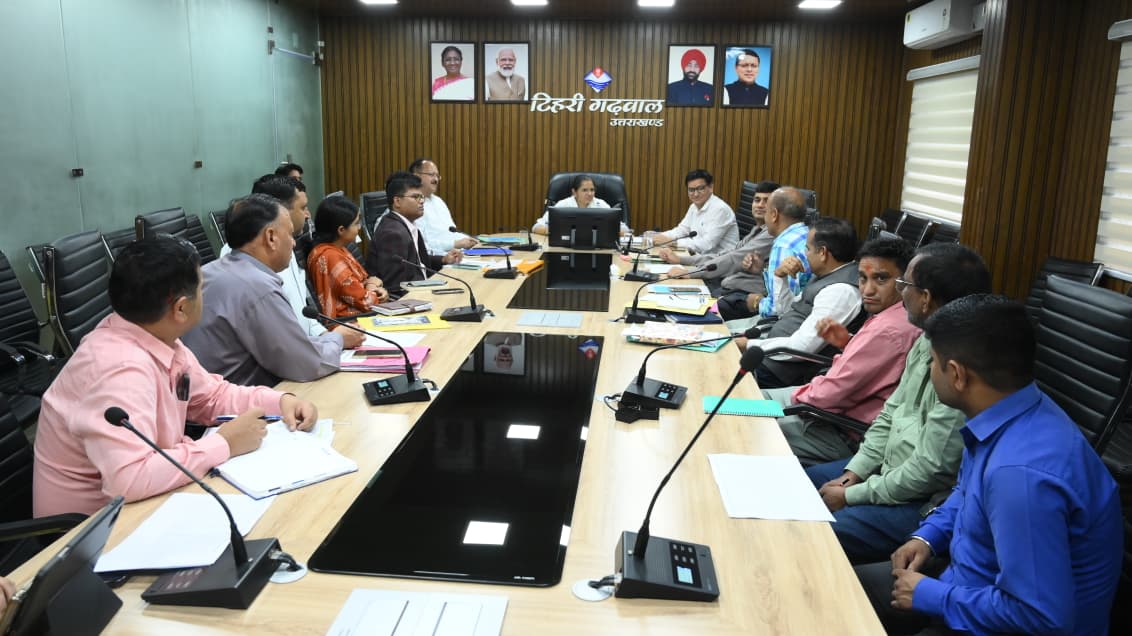 टिहरी में बंद सरकारी आवासों का होगा नियमानुसार आवंटन, मौकरी कूड़ा स्थल से हटेगा लिगेसी वेस्ट