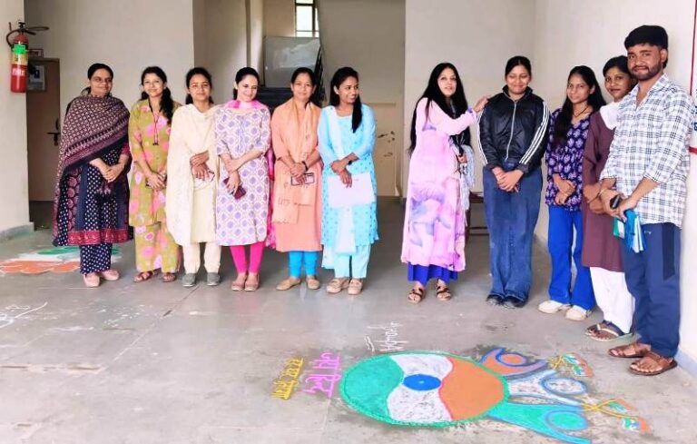 हर घर तिरंगा अभियान: तिरंगे से सजी रंगोली, विद्यार्थियों ने दिया देशभक्ति और राष्ट्रीय एकता का संदेश