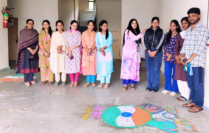 हर घर तिरंगा अभियान: तिरंगे से सजी रंगोली, विद्यार्थियों ने दिया देशभक्ति और राष्ट्रीय एकता का संदेश