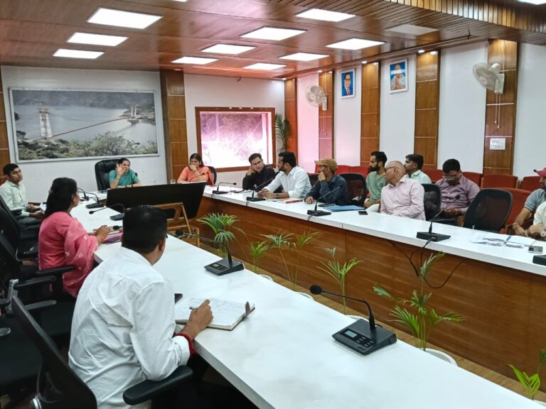 ठोस अपशिष्ट प्रबंधन को लेकर डीएम टिहरी ने नगर निकायों को दिए कड़े निर्देश