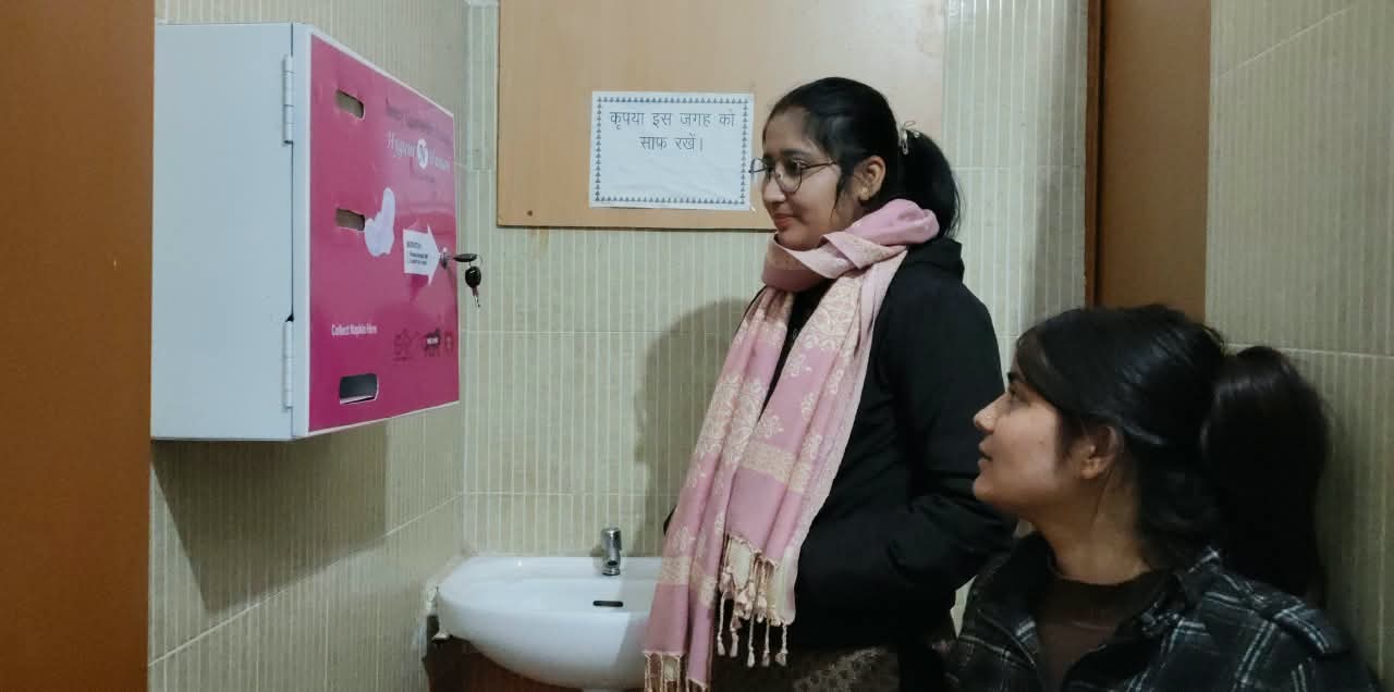 टिहरी गढ़वाल में 723 स्थानों पर लगीं सेनेटरी पैड वेंडिंग मशीनें, ढाई रुपये में मिलेगा पैड