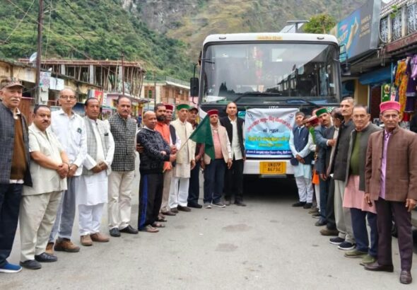 दीनदयाल उपाध्याय मातृ-पितृ तीर्थाटन योजना: नैनबाग से 28 वरिष्ठ श्रद्धालु गंगोलीहाट रवाना